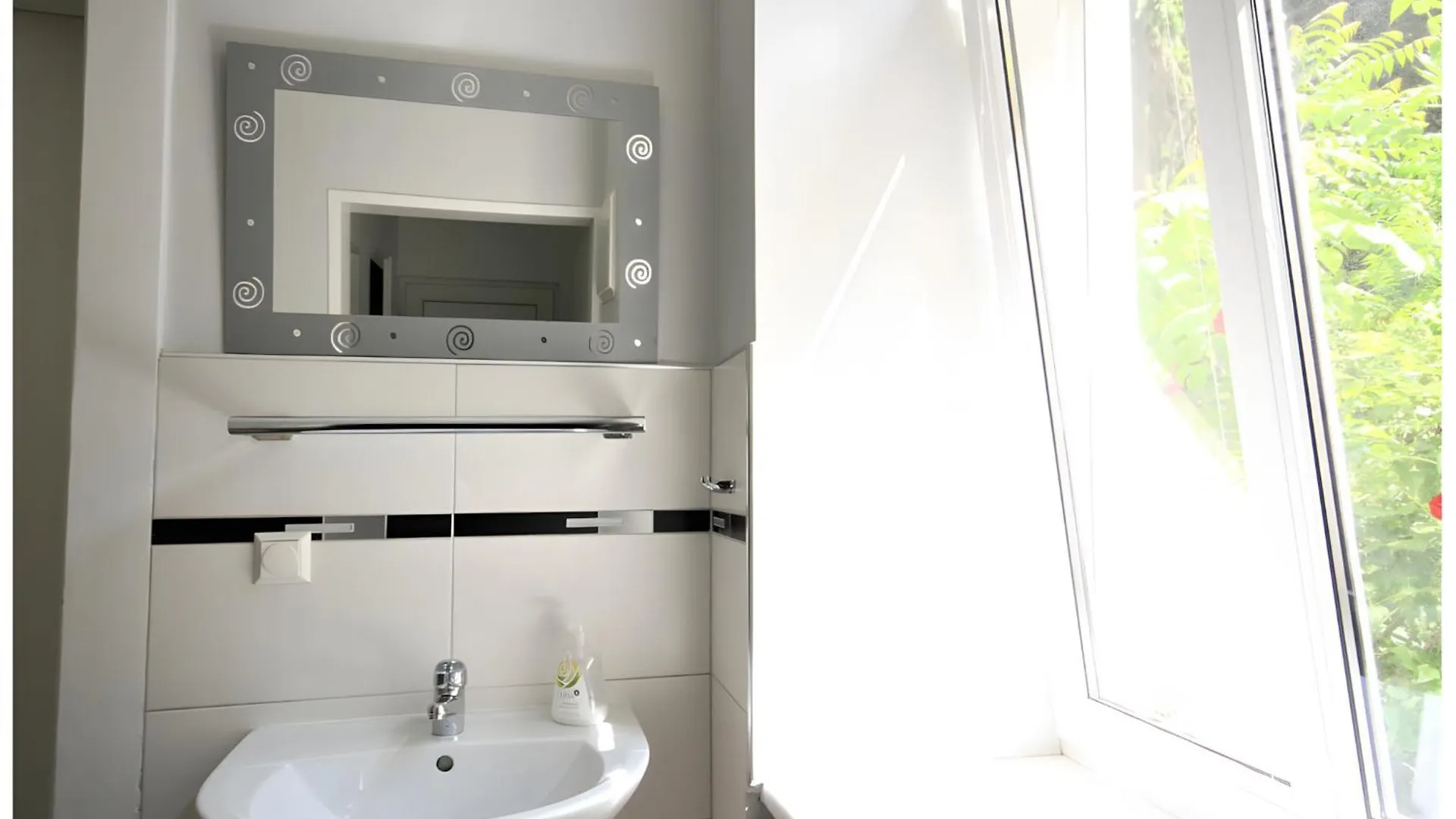 Апартаменты Modern Flat With 2 Rooms, Close To Schoenbrunn Вена