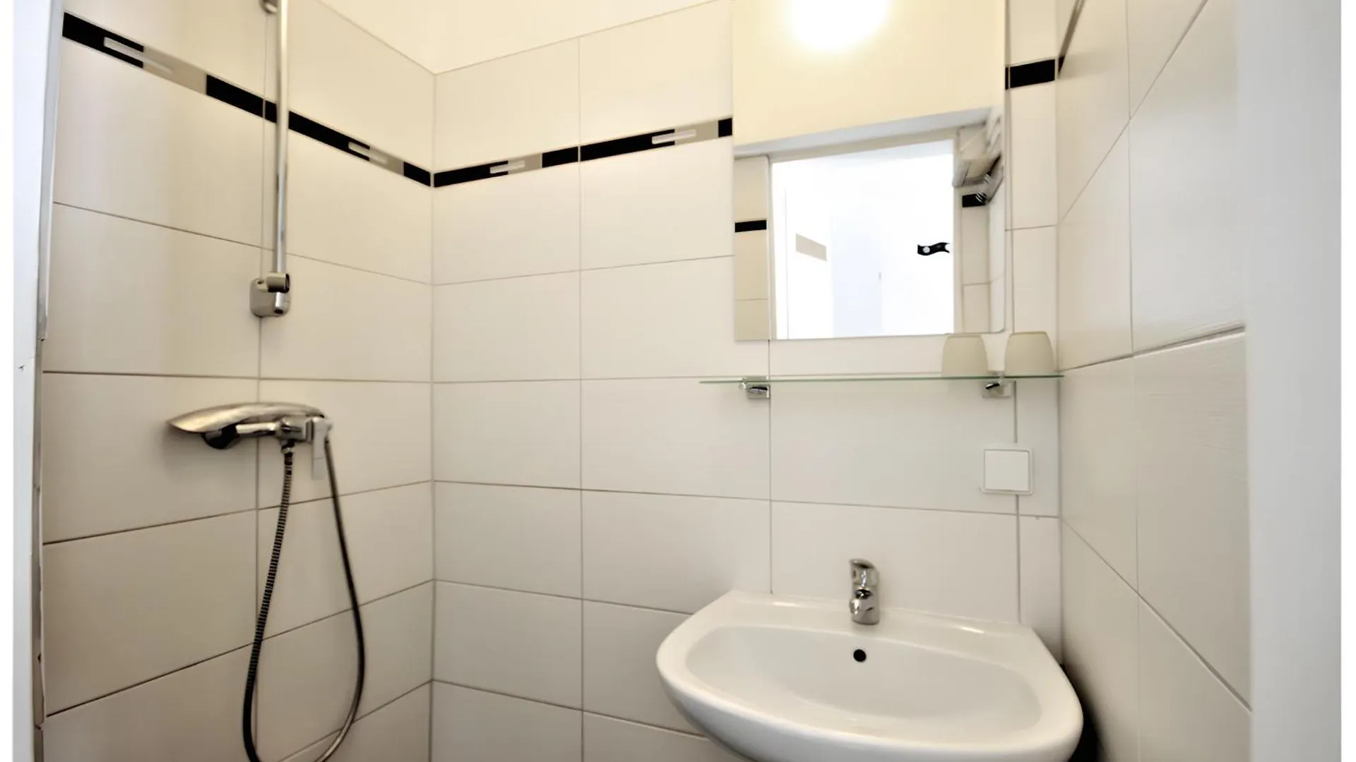 Modern Flat With 2 Rooms, Close To Schoenbrunn Vienna 0*,